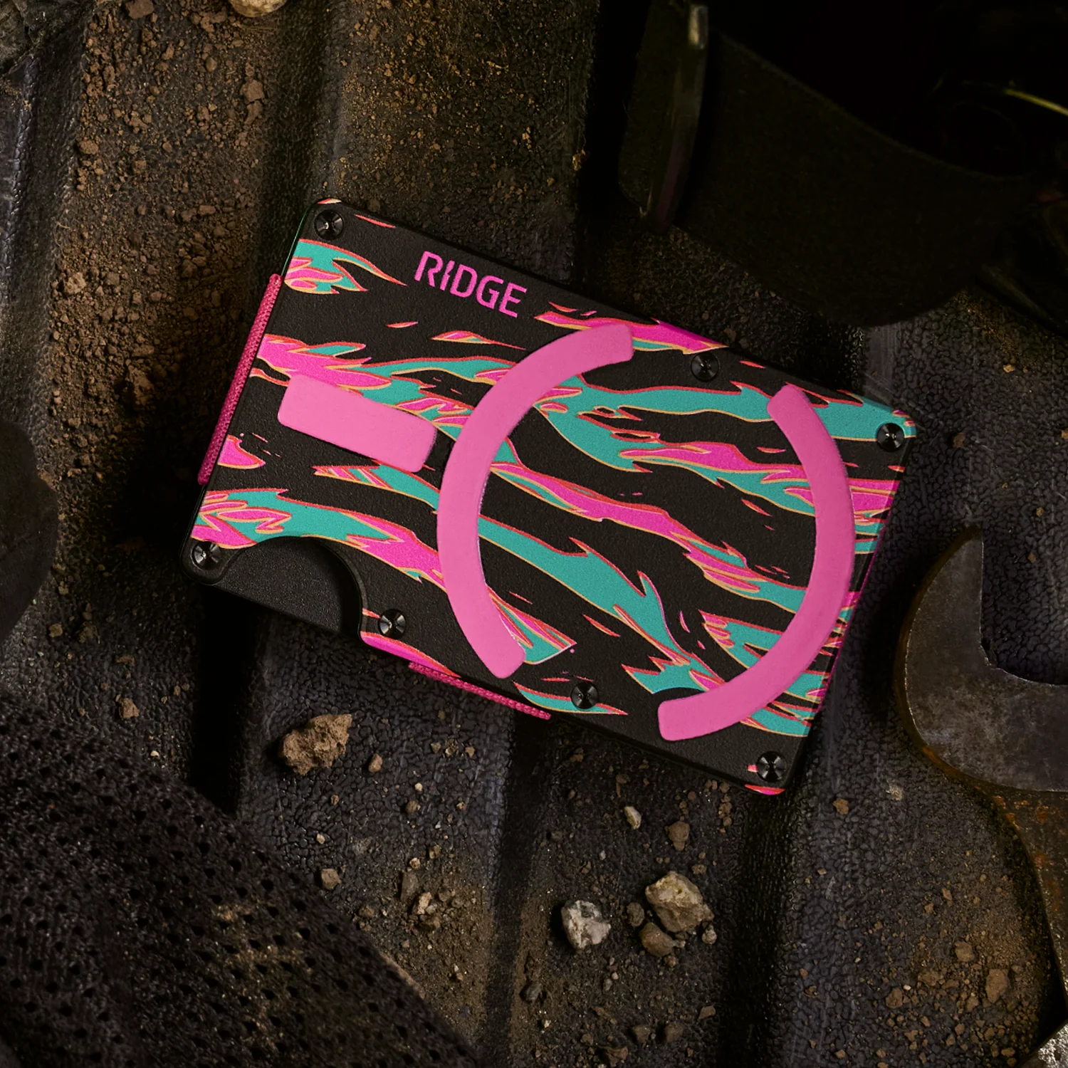 Ridge Wallet for MagSafe & Power Bank Kit - Neon Tiger - Image 4
