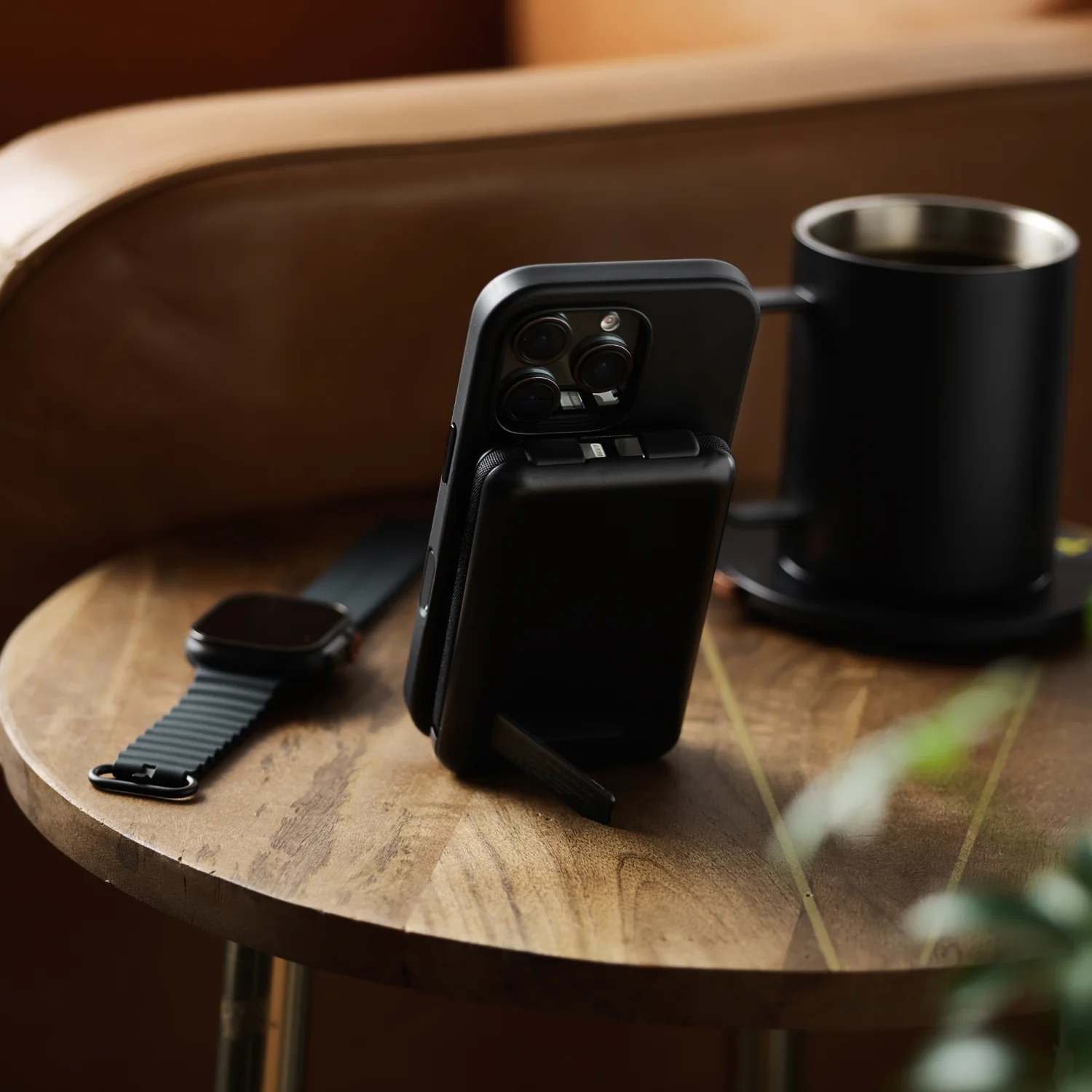 Everyday Charging Kit - iPhone 16 Pro Max - Carbon - Image 10
