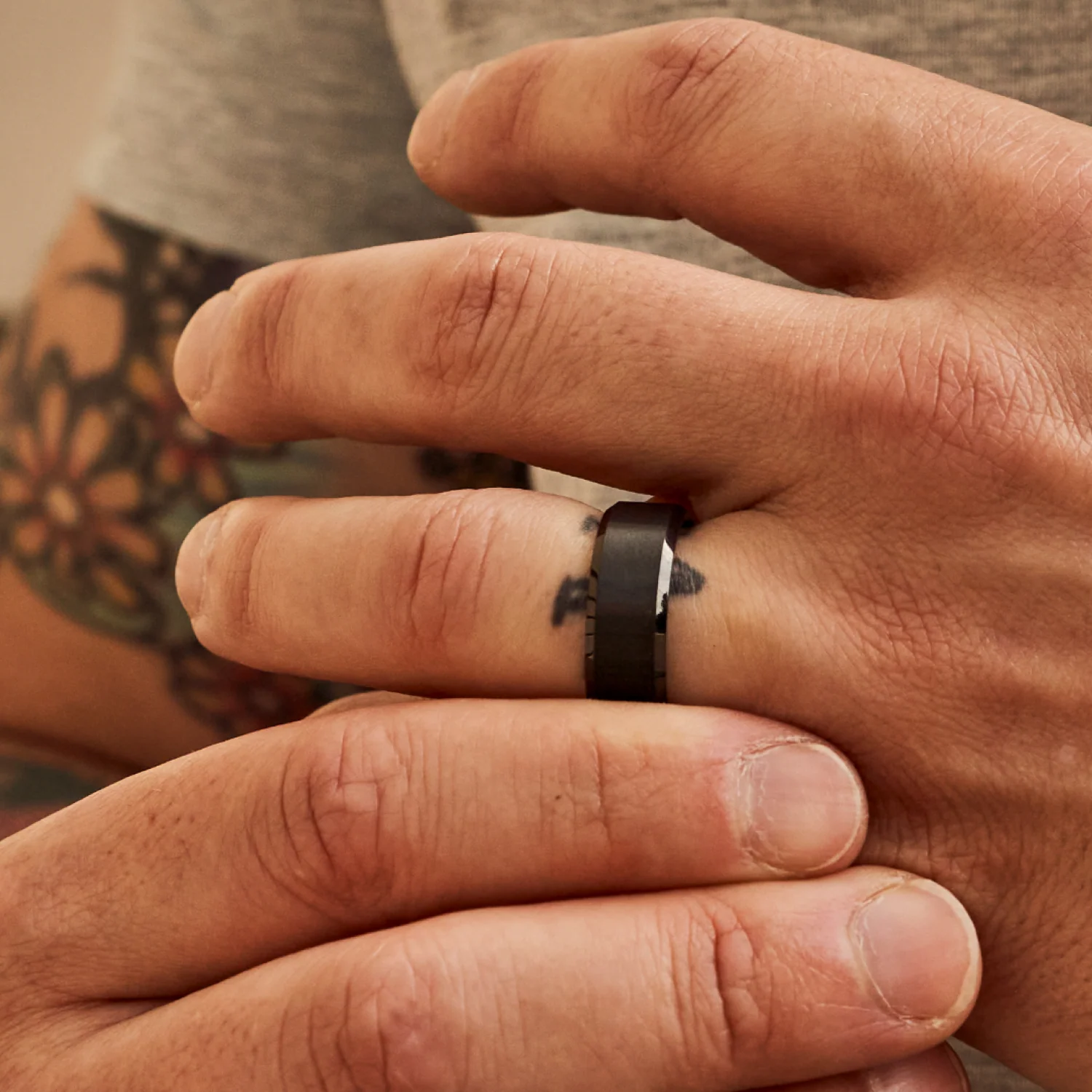 8mm Beveled Ring Set - Royal Black - Image 4